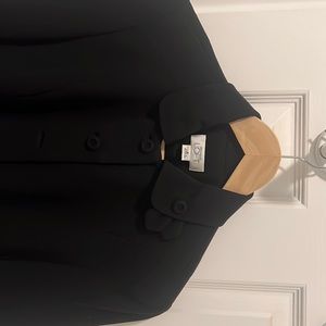 Crepe wool detailed jacket with cute details at collar & pockets. Drape’s beauti